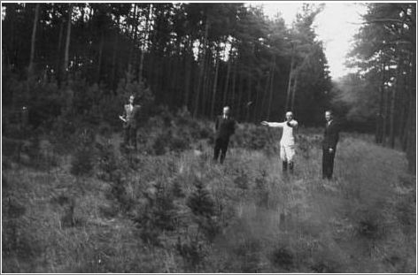Jarogniewice forest 1946 investigation by Dr Oskar Bielawski -in white